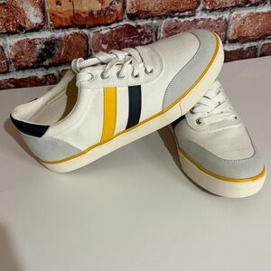 🔥 New club room Stylish White Sneakers Yellow Black Stripes 7 Noah men’s